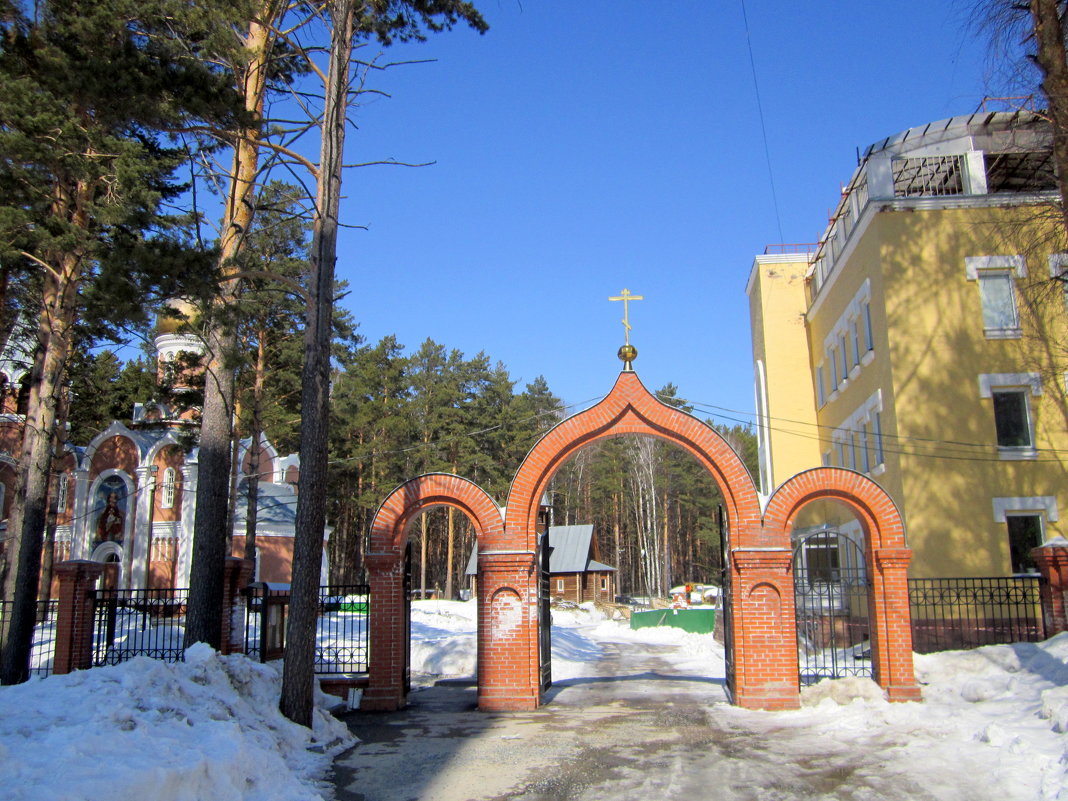 Из серии Церковь Троицы Живоначальной в Академгородке (Новосибирск) - Мила Бовкун