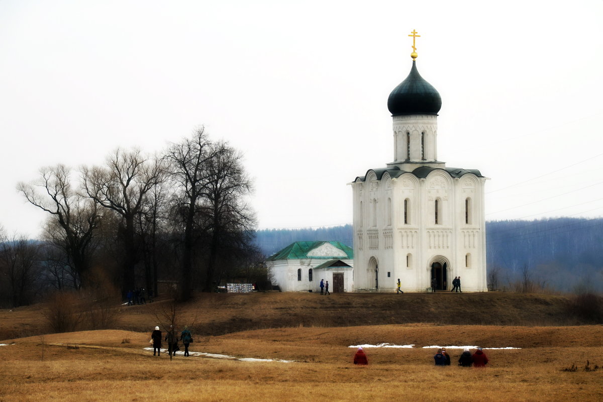 Паломники на пути к храму Покрова на Нерли - Николай Варламов
