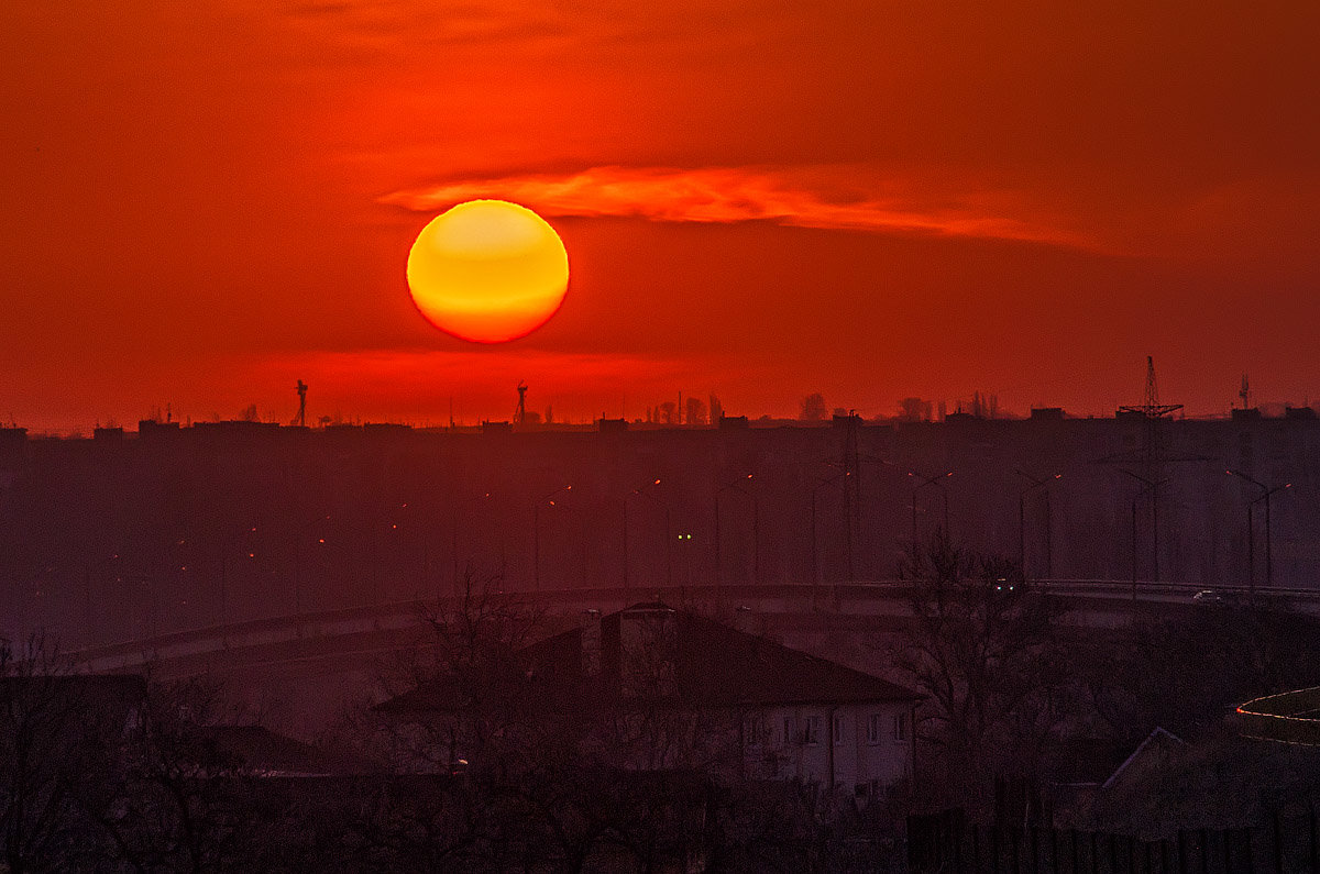 Утро над городом - Юрий Афанасьевич .