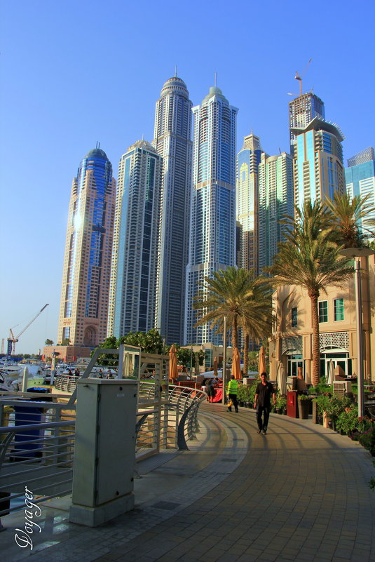 Dubai Marina - Voyager .