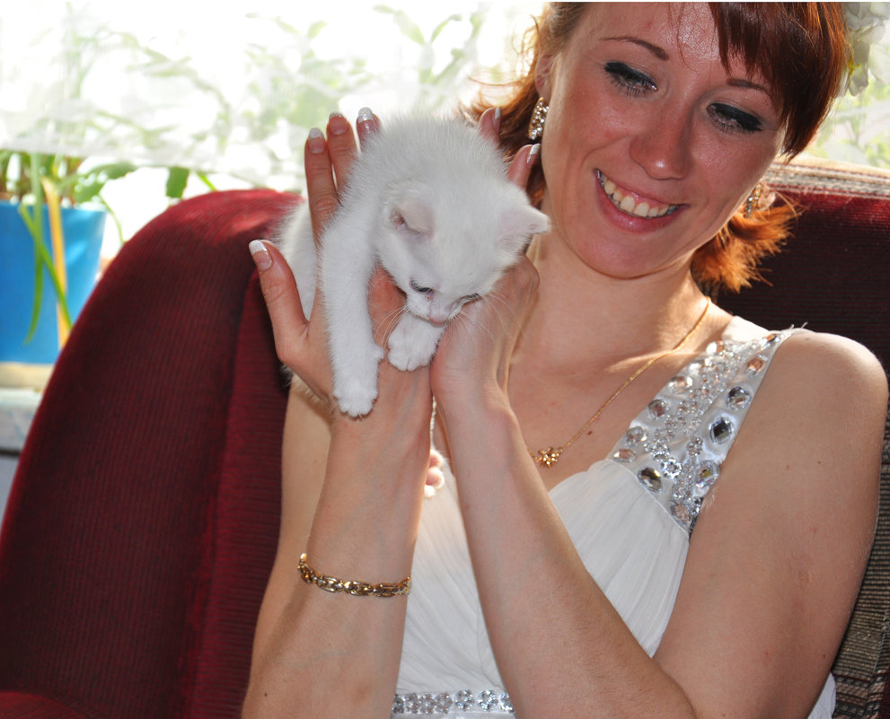Девушка и котенок - Алексей http://fotokto.ru/id148151Морозов