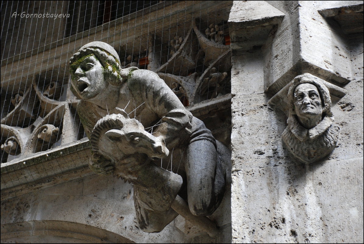 Фасад, украшают скульптуры исторических личностей и персонажи немецких легенд. - Anna Gornostayeva