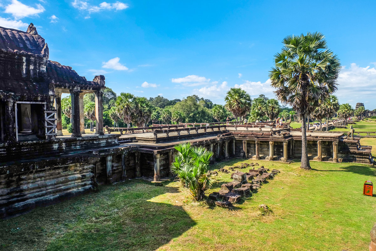 Камбоджа. В храме Ангкор Ват. XII век. - Rafael 