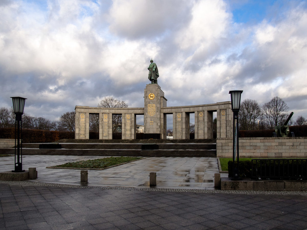 Берлин 2015, памятник советскому воину.освободителю - Witalij Loewin