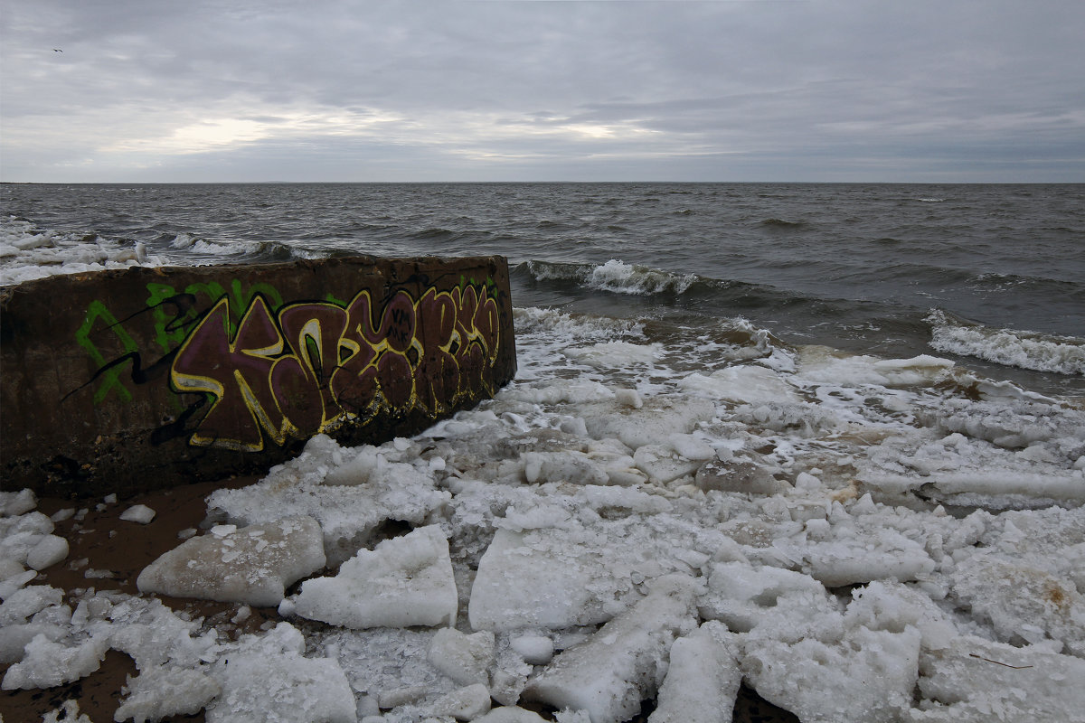 Северодвинск. Весна наступает. Белое море. И здесь граффити - Владимир Шибинский