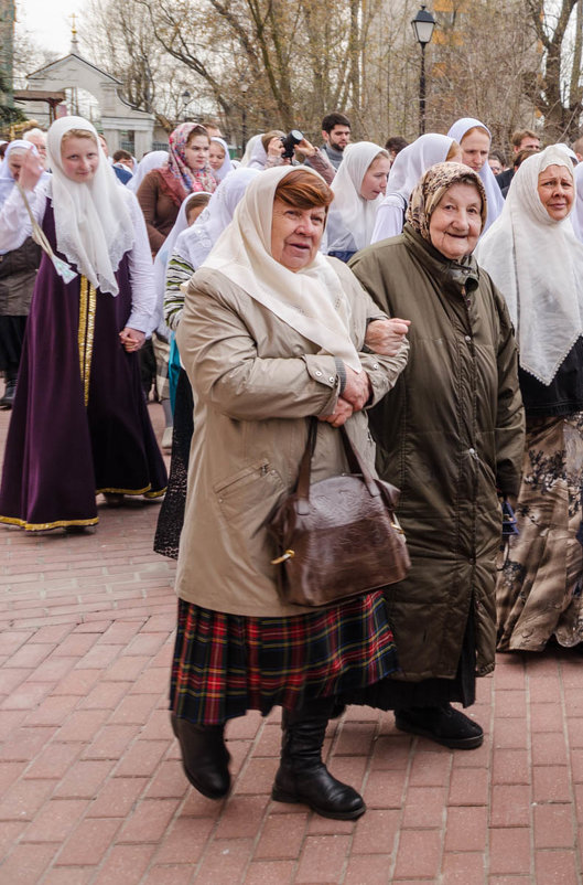 Неделя Святых Жен-Мироносиц . Крестный ход. Рогожская слобода. Москва. - Лариса *