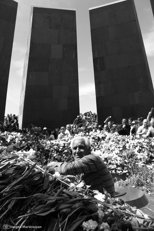 Tsitsernakaberd. The Armenian Genocide memorial complex - Vazgen Martirosyan