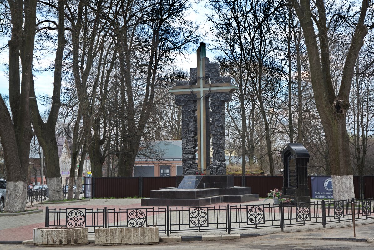 Памятник монахам Лавры и окрестных монастырей,расстрелянным 20-х годах. - Александр Калинин