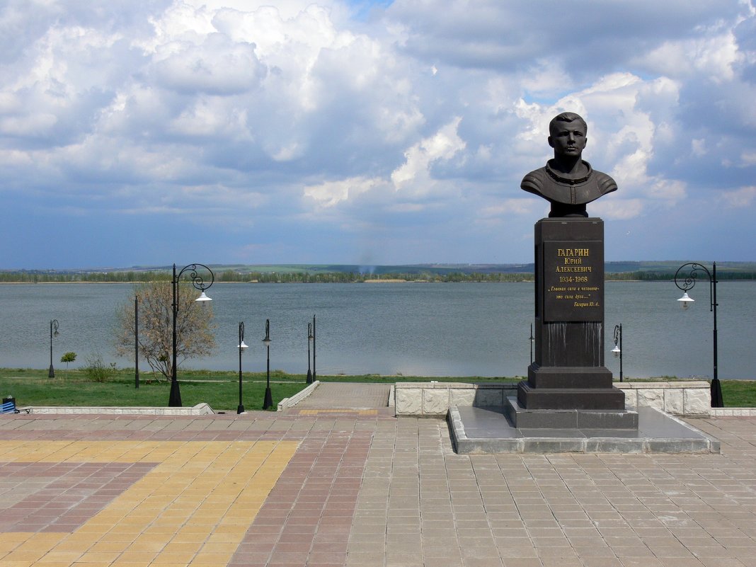 Памятник Ю.Гагарину - Татьяна Черняева