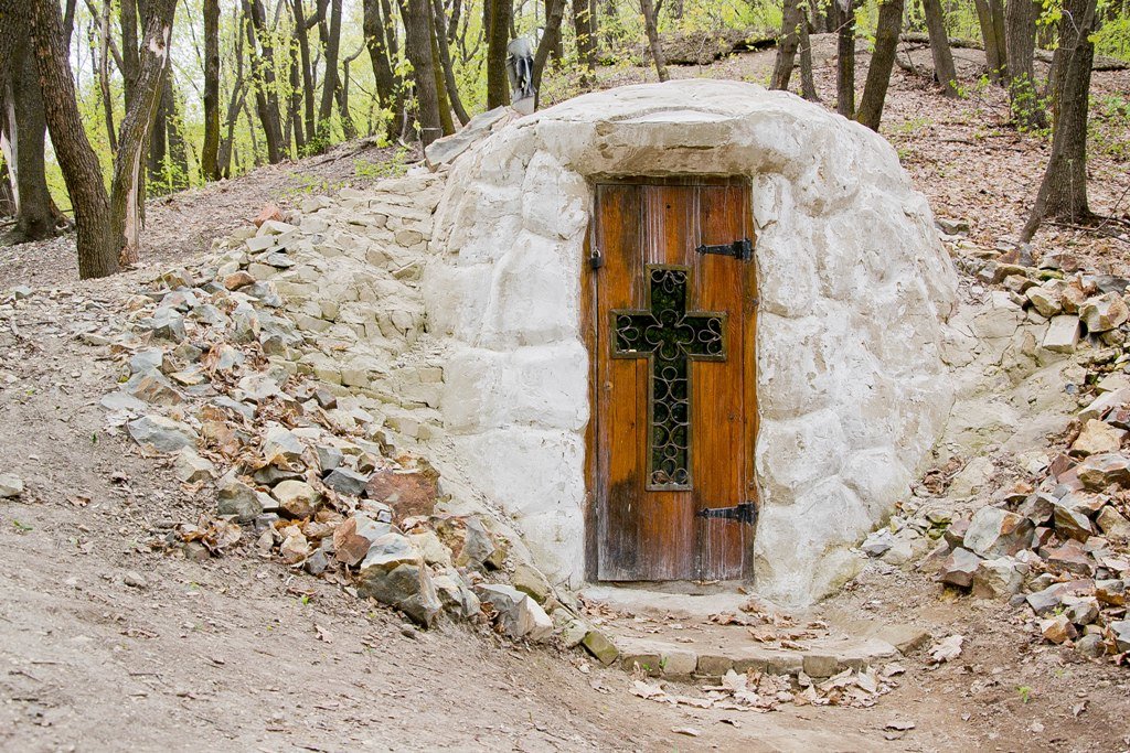 Монашеская келья в Октябрьском ущелье - Артём Рябов