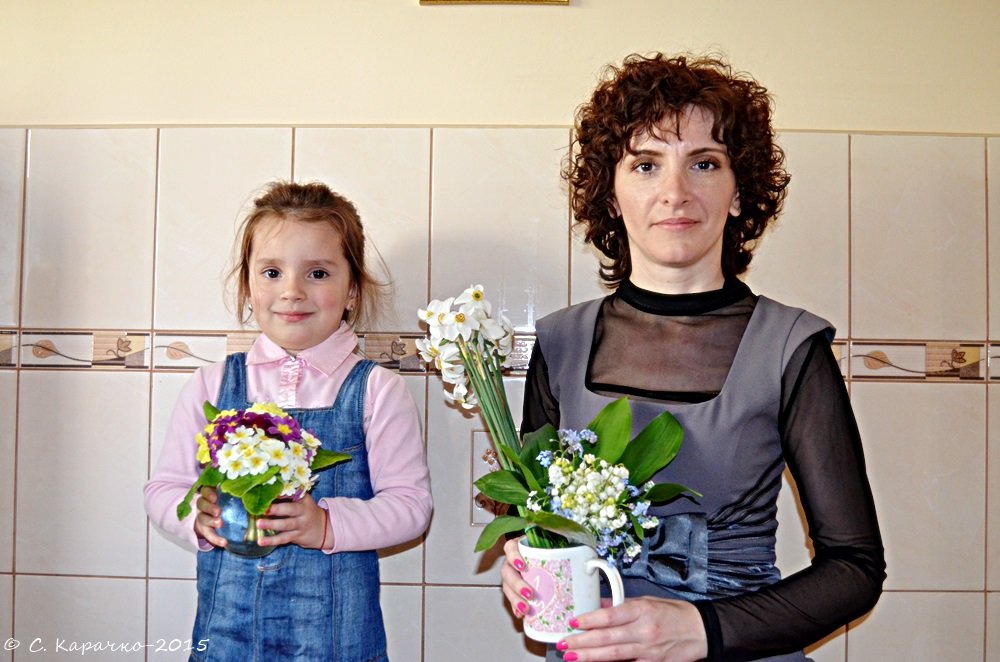 Дівчата з квітами - Степан Карачко