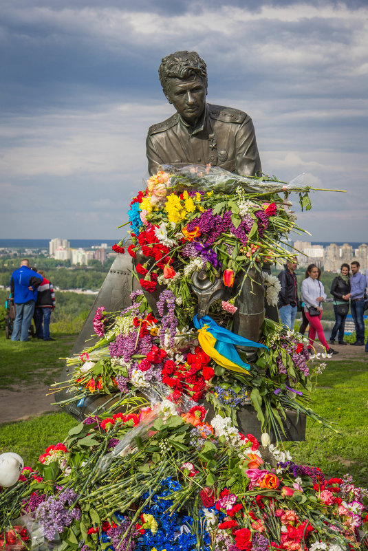 Киев.День Победы.Памятник военным лётчикам. - Андрей Нибылица