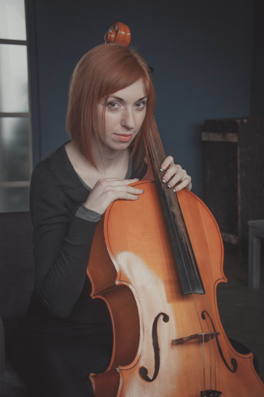 девушка с виолончелью - Наталья Добролеженко