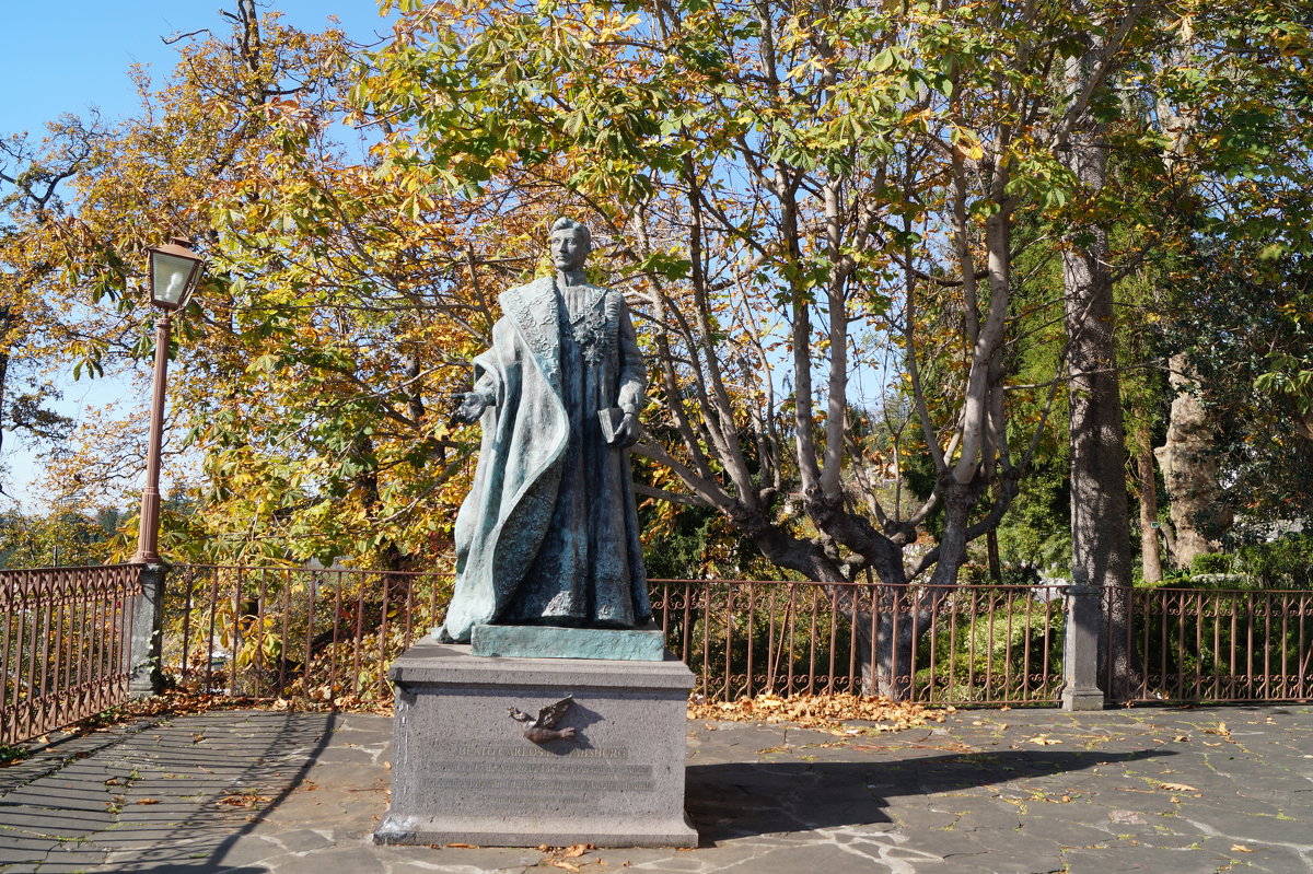 Памятник Карлу Первому в Феншале - Natalia Harries