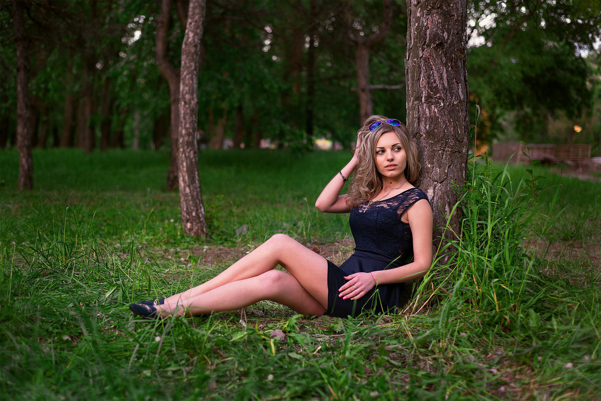 Девушка в лесу - Oleg Pienko