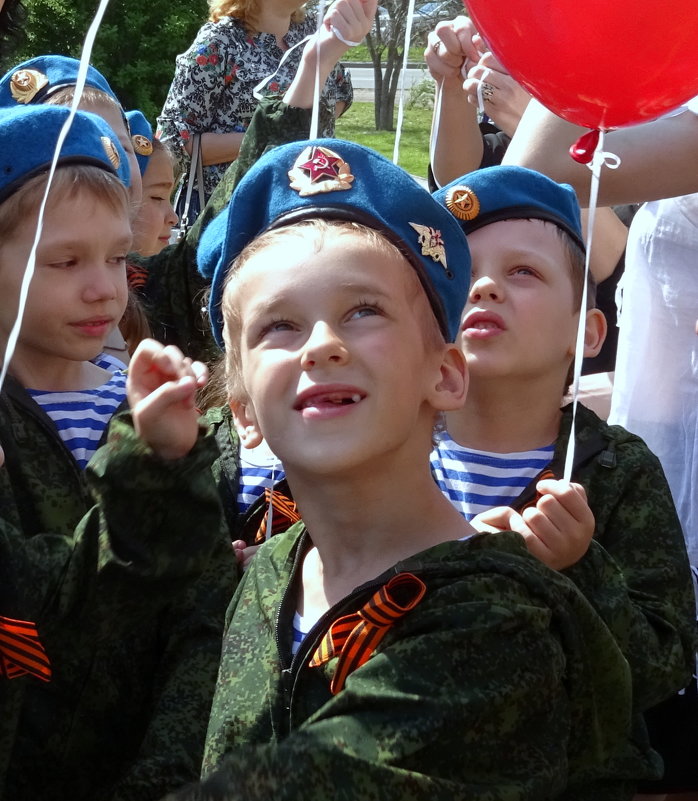 Бывалый воин. Парад "детских войск". - Лариса Авдонина