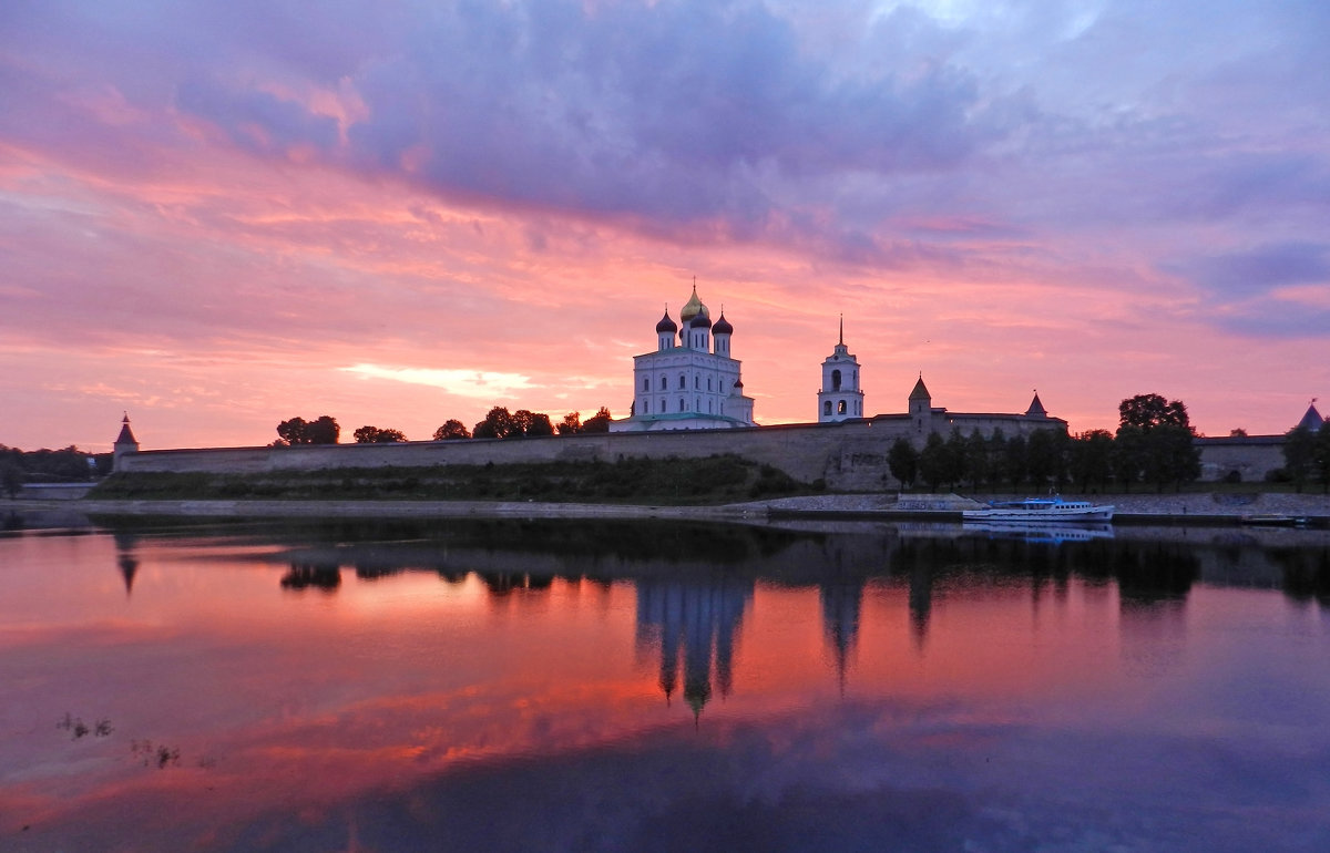 Рассвет над кремлём - Наталья Левина