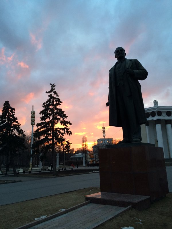 Революционный закат - Евгений Белов