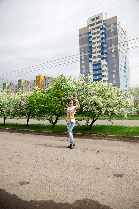 На прогулке - Юрий Холод