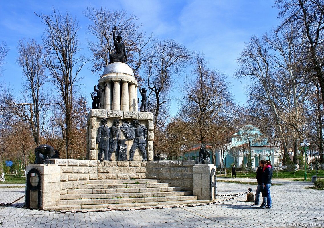 Памятник Свободе в Самарканде. Разрушен 5 июля 2009 года - Денис Кораблёв