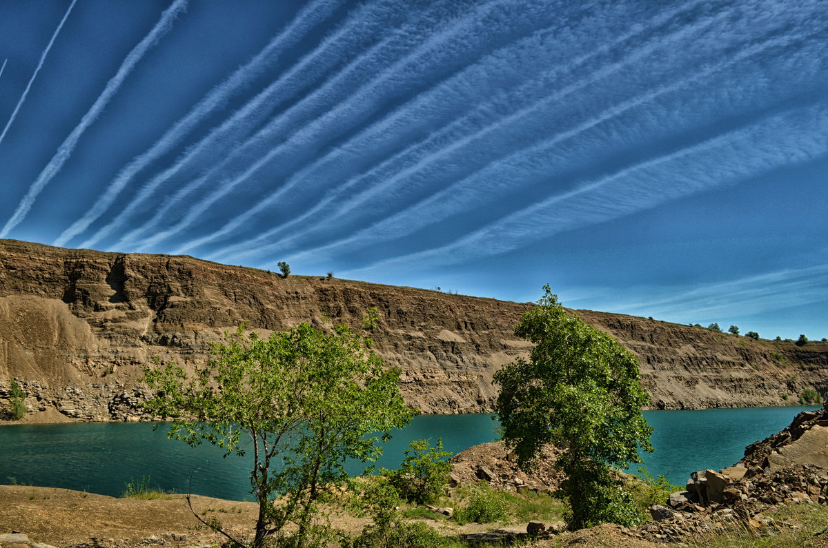 Голубое озеро и небо в полоску - Marina Timoveewa