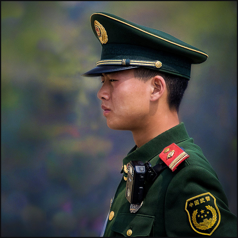 Охрана на площади Тяньаньмэнь - Николай 