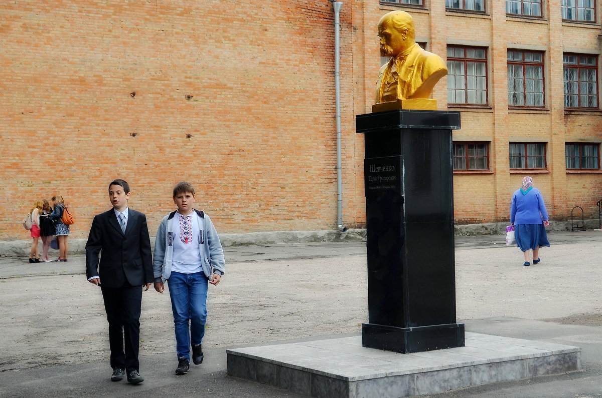 Учітесь, читайте, і чужому навчайтесь, й свого не цурайтесь... - Валентина Данилова