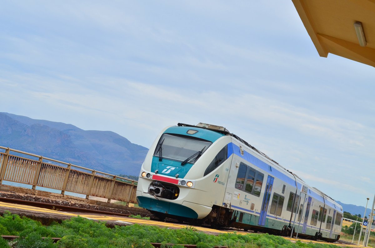 Вот такие поезда ходят между Палермо и Трапани - Таня Фиалка