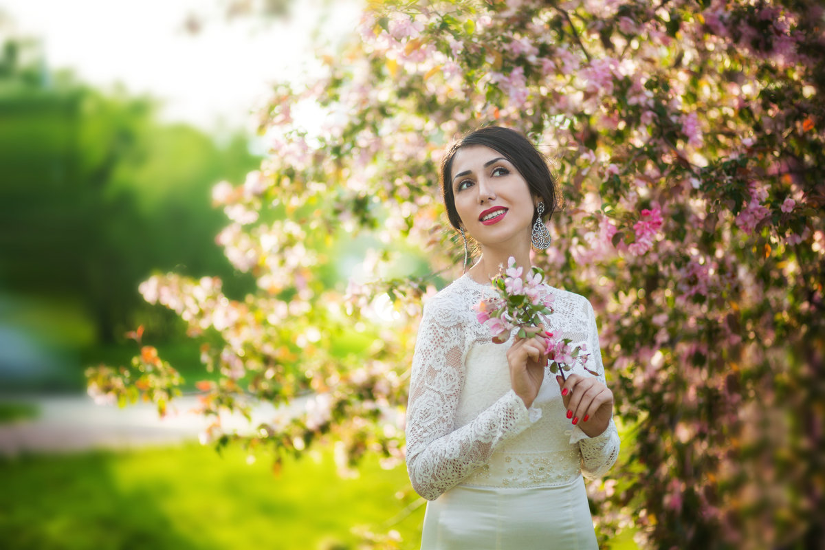 невеста в цветущем саду - Александра Капылова