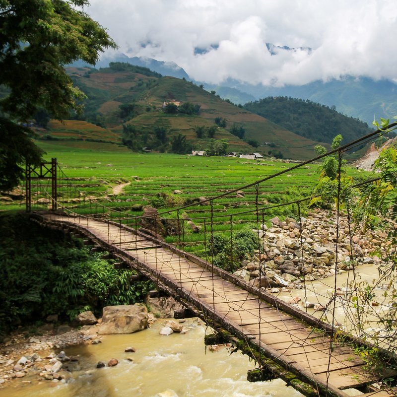 мост через реку в горах северного вьетнама - Светлана Гусельникова