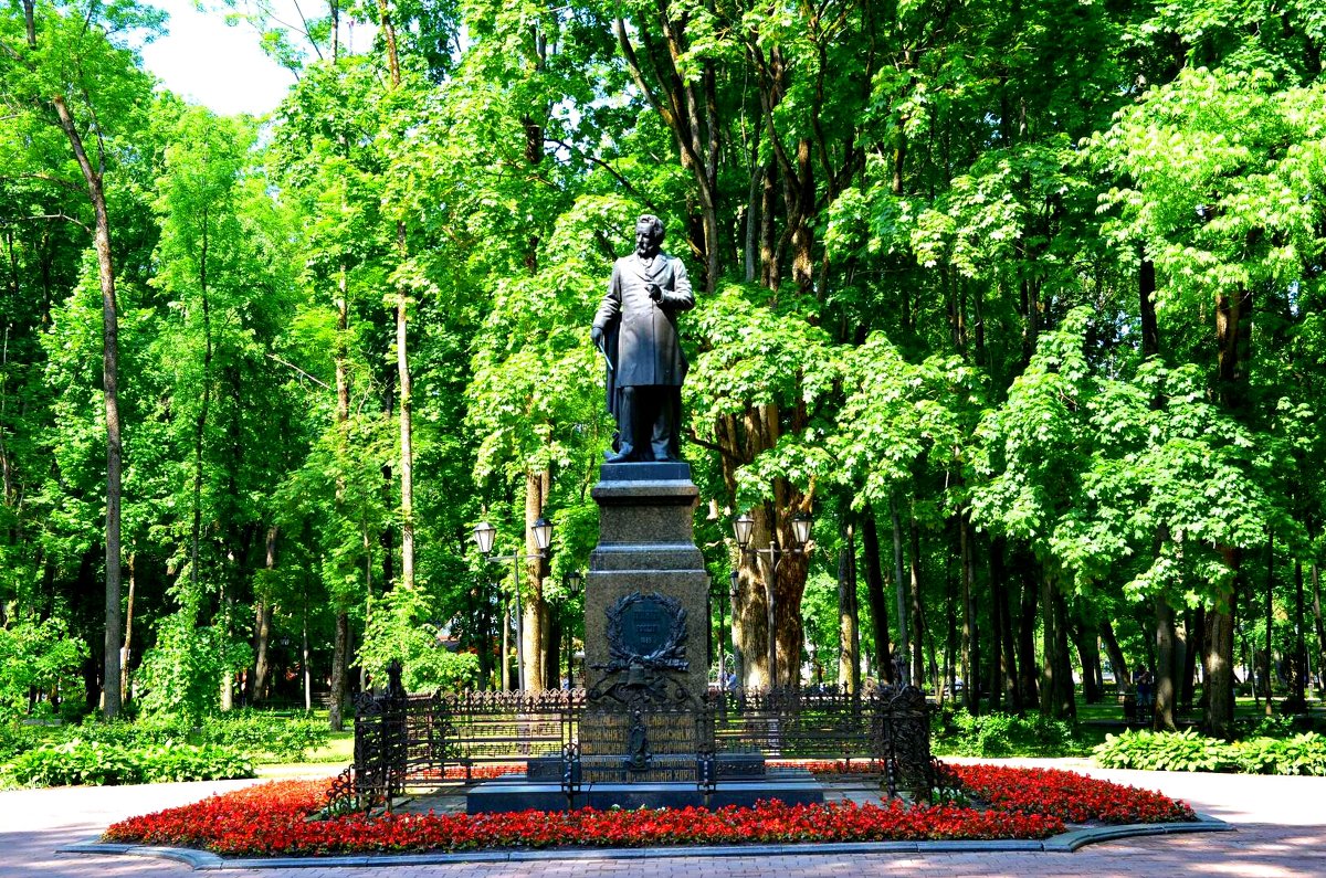 Памятник смоляку - М.И.Глинке в парке "Блонье" - Милешкин Владимир Алексеевич 