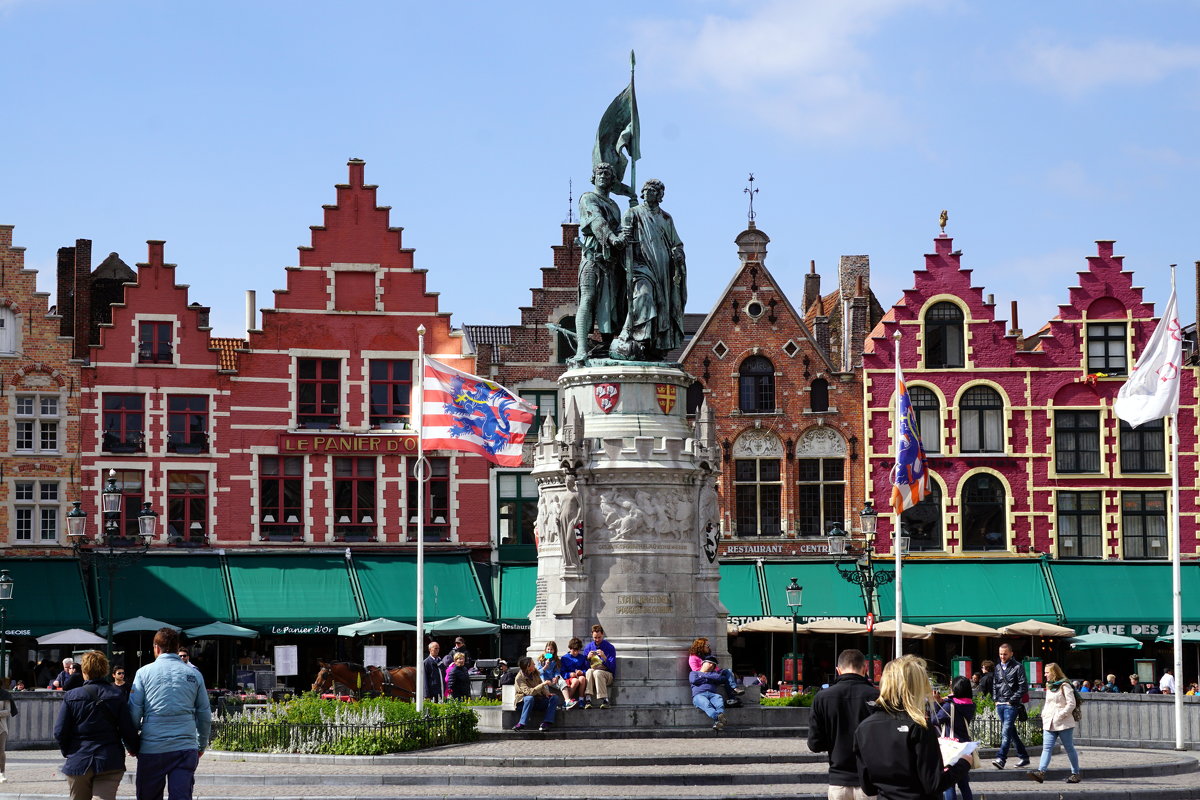 Брюгге. Statue of Jan Breydel & Pieter de Coninck. - Виктор Качалов