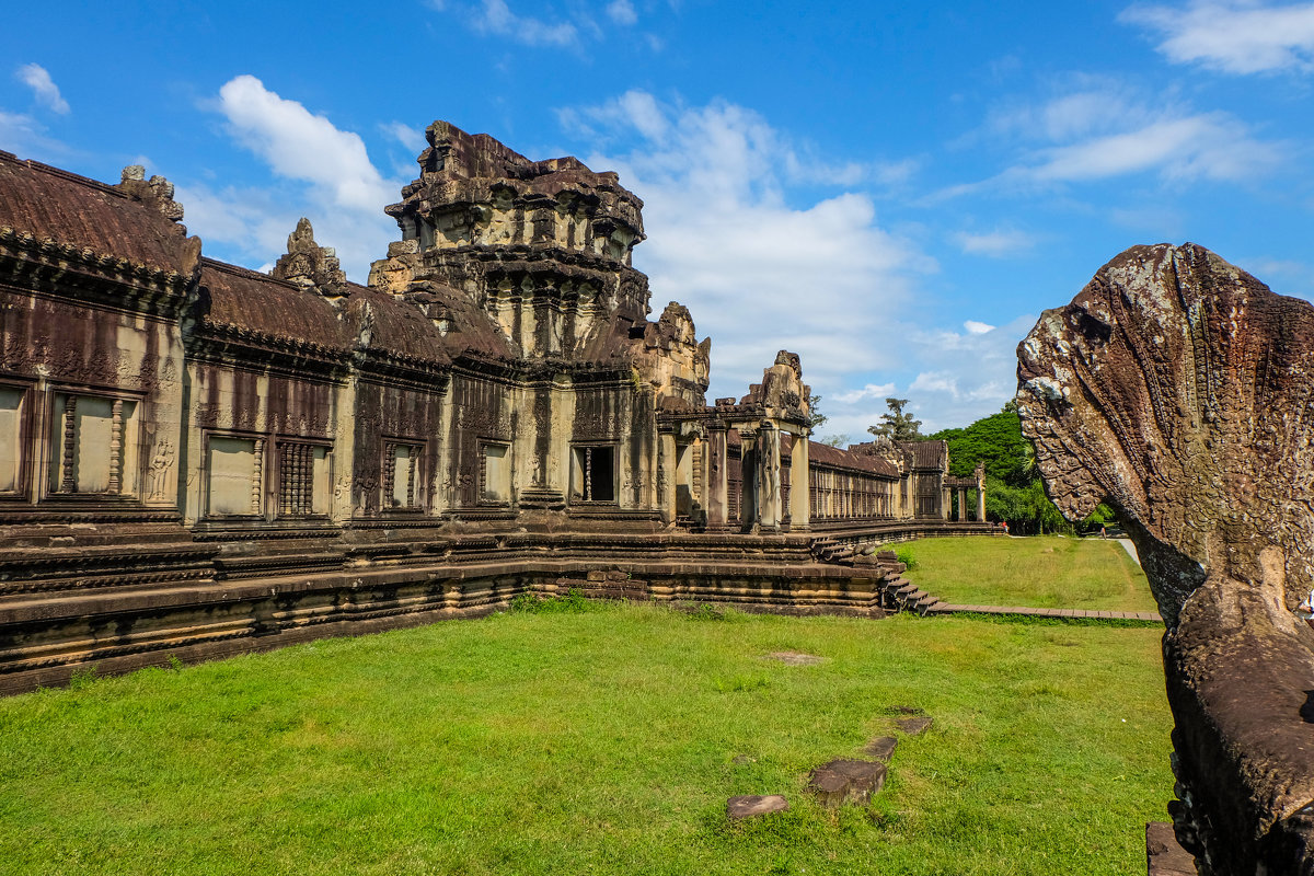 Камбоджа. Ангкор Ват - самый большой храм в мире. XII век. - Rafael 