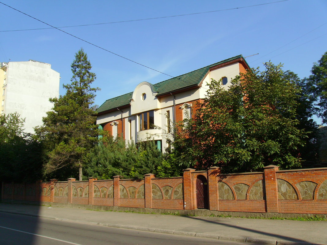 Жилой  дом в  Ивано - Франковске - Андрей  Васильевич Коляскин