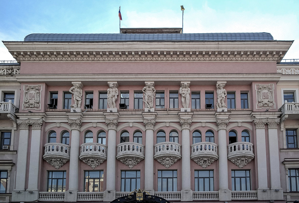 Часть фасада здания Городской администрации Оренбурга - Elena Izotova