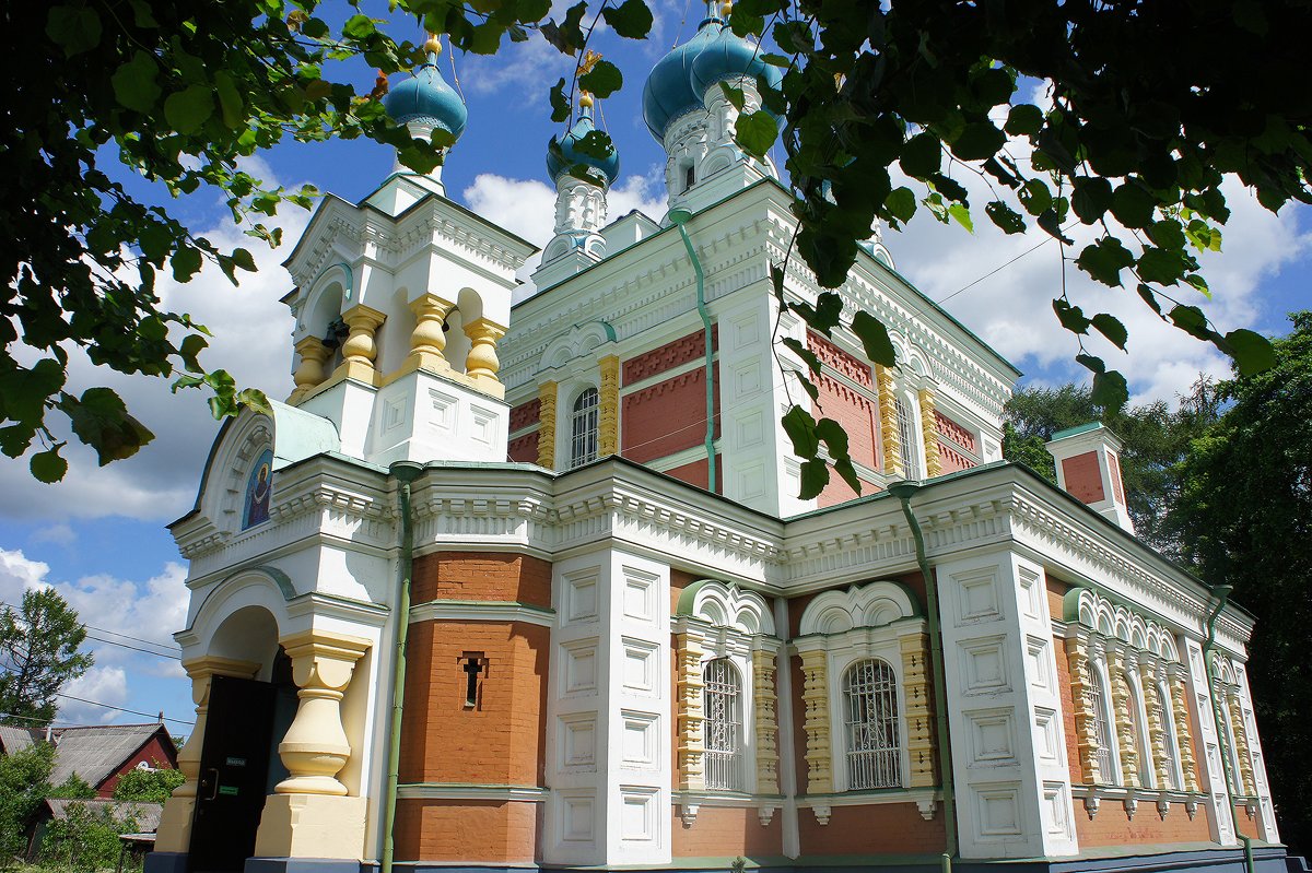 Жемчужина Мариенбурга -  красивая Покровская церковь - Елена Павлова (Смолова)