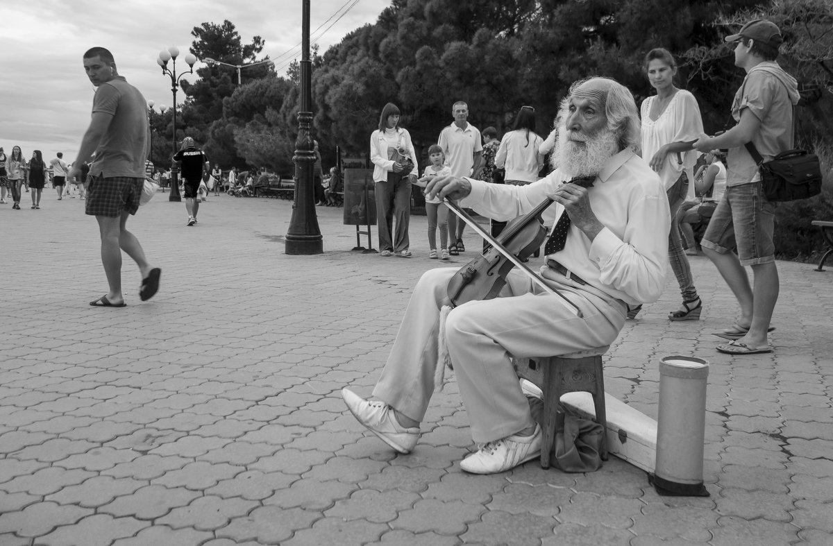 *** - Алексей Окунеев