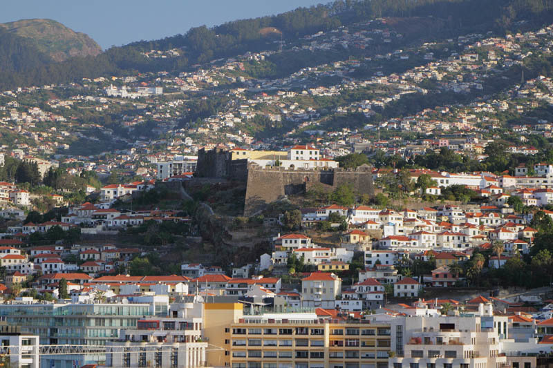 Древний форт и город. Фуншал, Мадейра, Португалия - photobeginner khomyakov