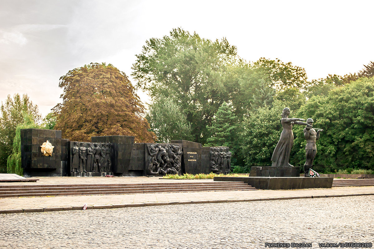 Памятник победителям над фашизмом (Монумент Славы) - Львов - Богдан Петренко