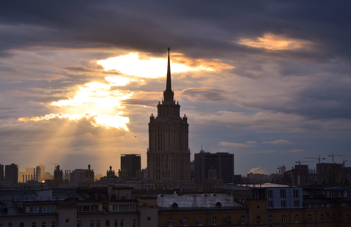 Закат над Москвой - Наталья Левина