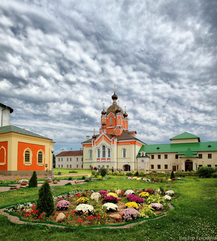 Тихвинский монастырь в Тихвине