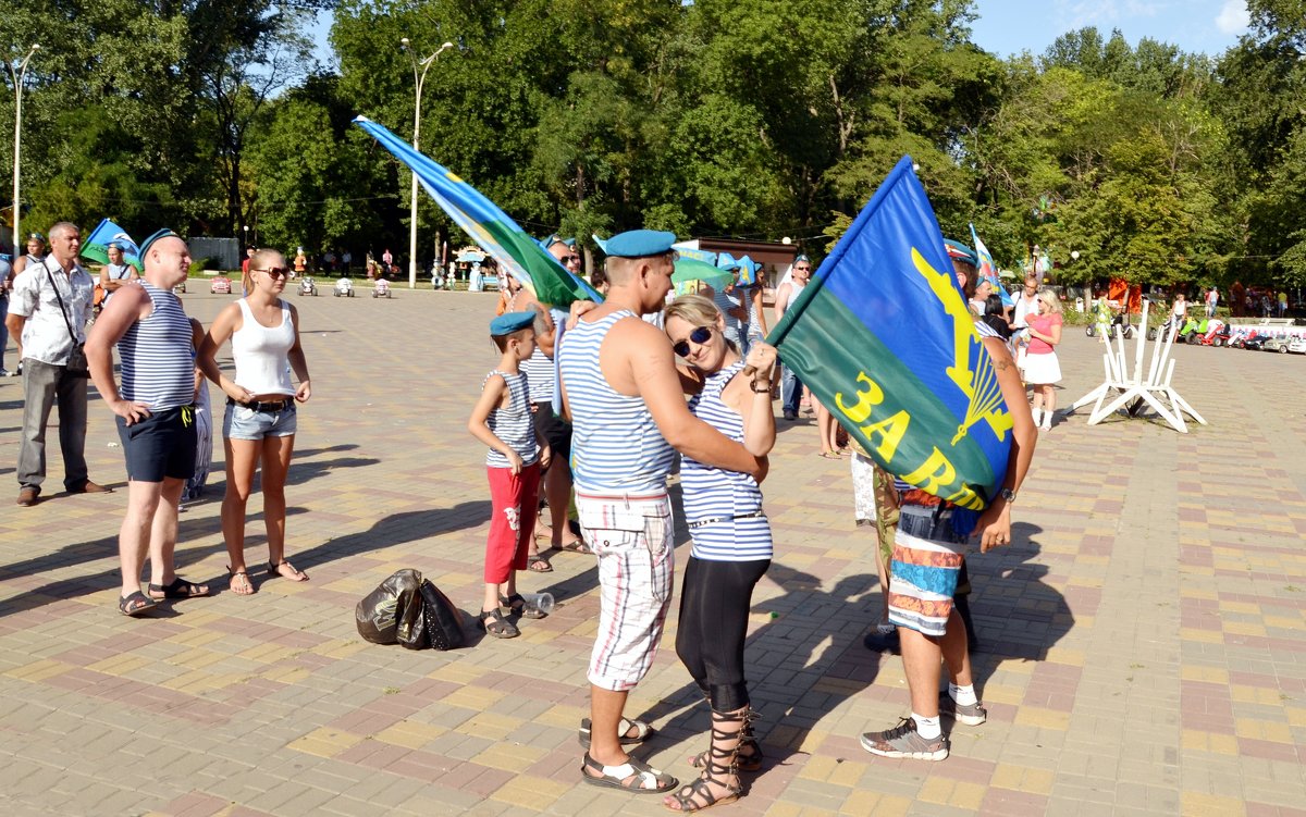 На празднике ВДВ - Владимир Болдырев