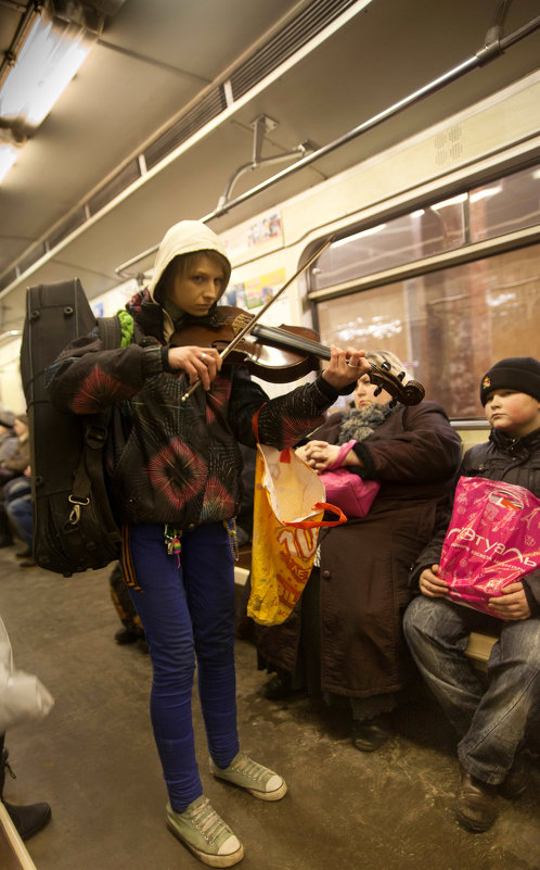 На красной ветке московского метро - Анатолий Мамичев