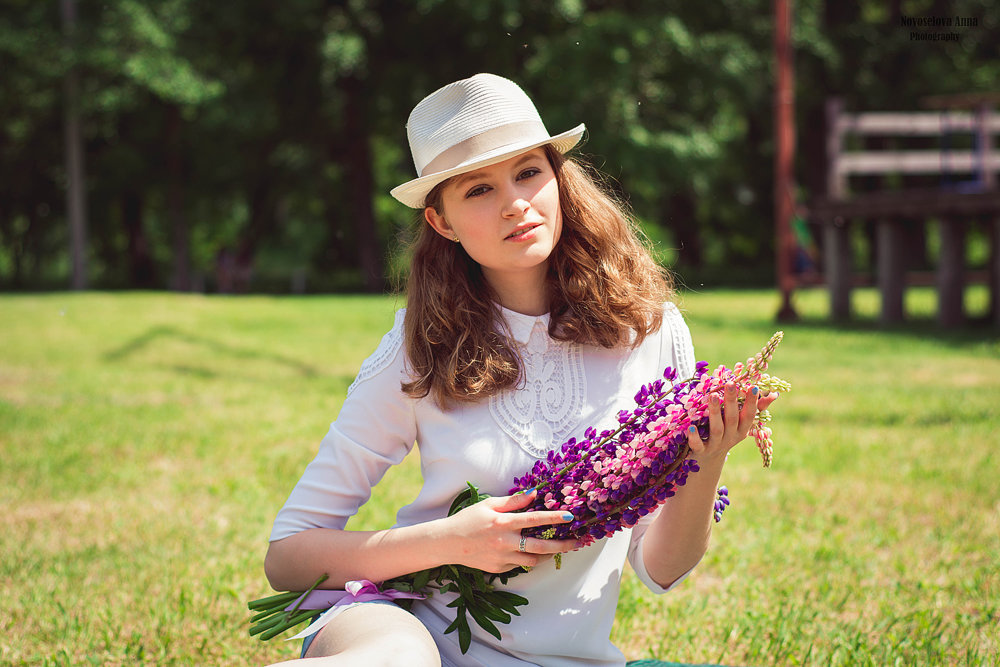Девушка с цветами - Анна Кадулина-Новоселова