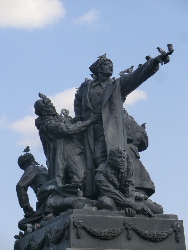 Памятник и голуби... - Владимир Павлов