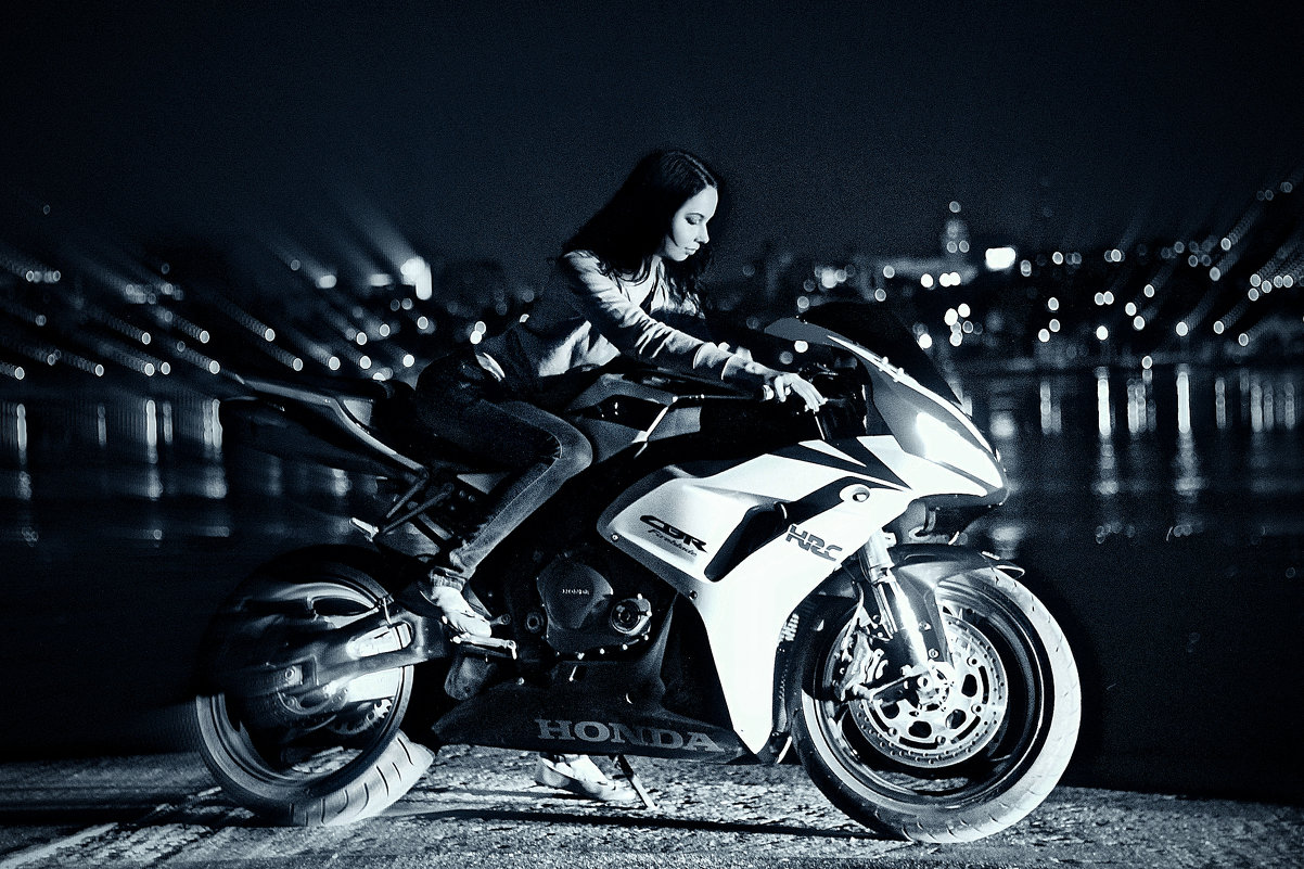 Девушка на мотоцикле - Элла Мережская
