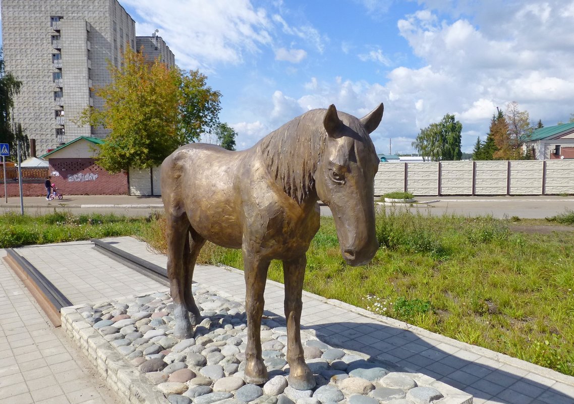 Памятник лошади Петрушке - Наиля 