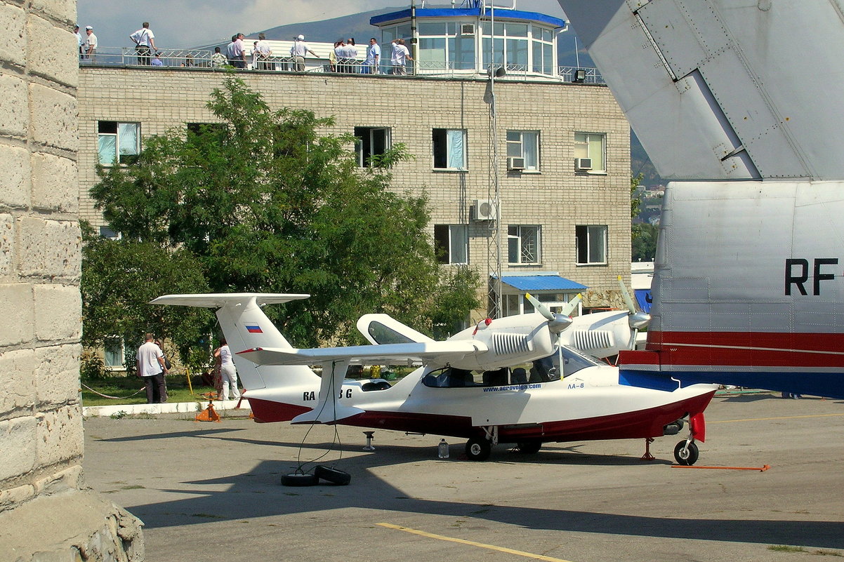 Самолёт-амфибия ЛА-8 - Геннадий Храмцов