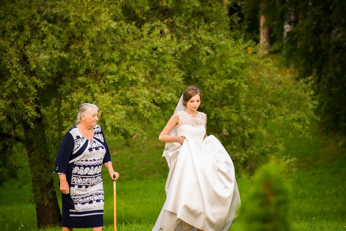 Заботливая и любящая бабушка и ее красавица невеста внучка! - Вячеслав Линьков