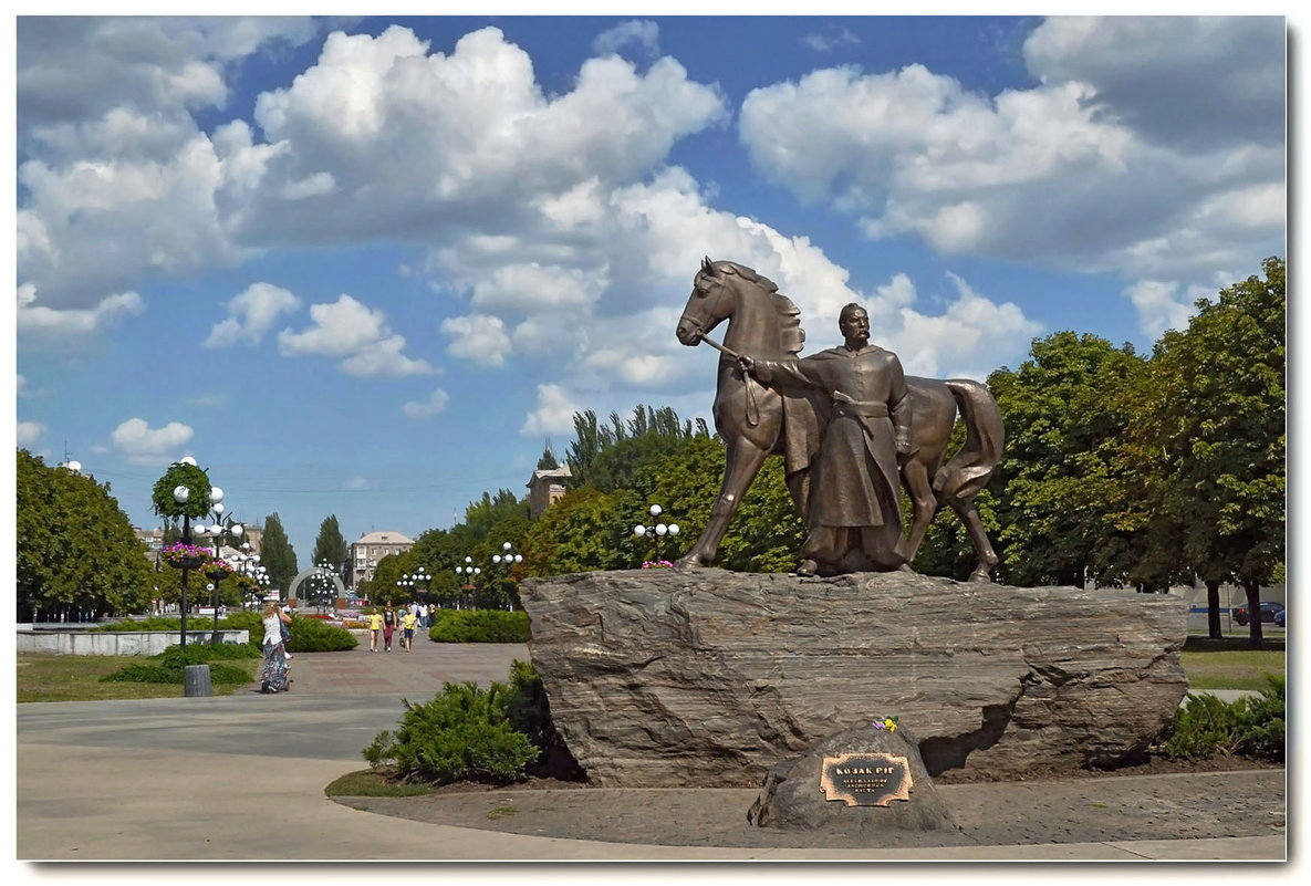 Монумент легендарному основателю Кривого Рога козаку Рогу. - Александр Л......
